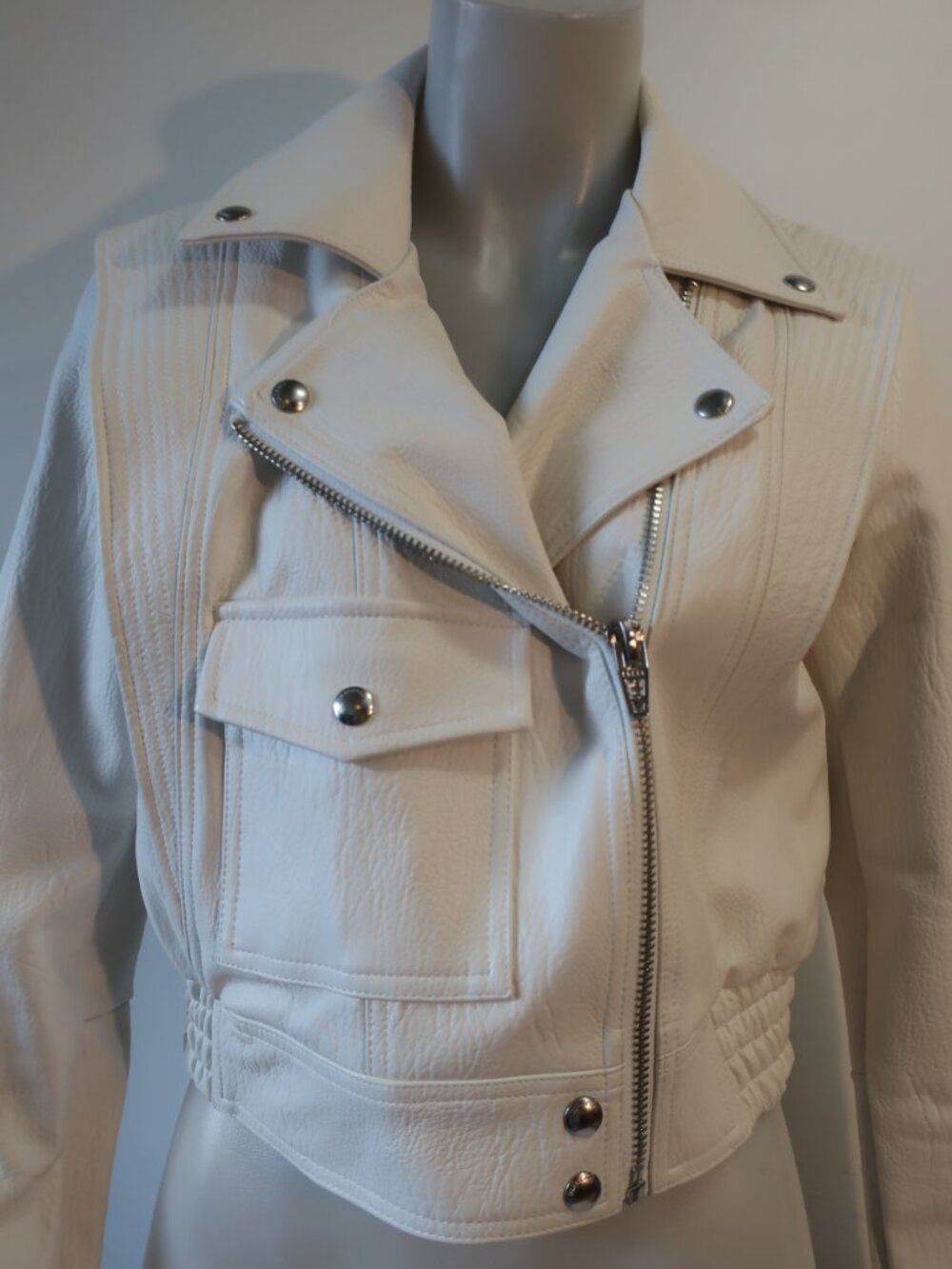 Womens Blank NYC (Item- 70) White Faux Leather Zip Moto Jacket M - Picture 5 of 16